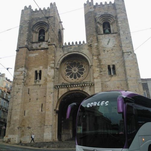 Autobús estacionado en  Santa Maria Maior en Lisboa